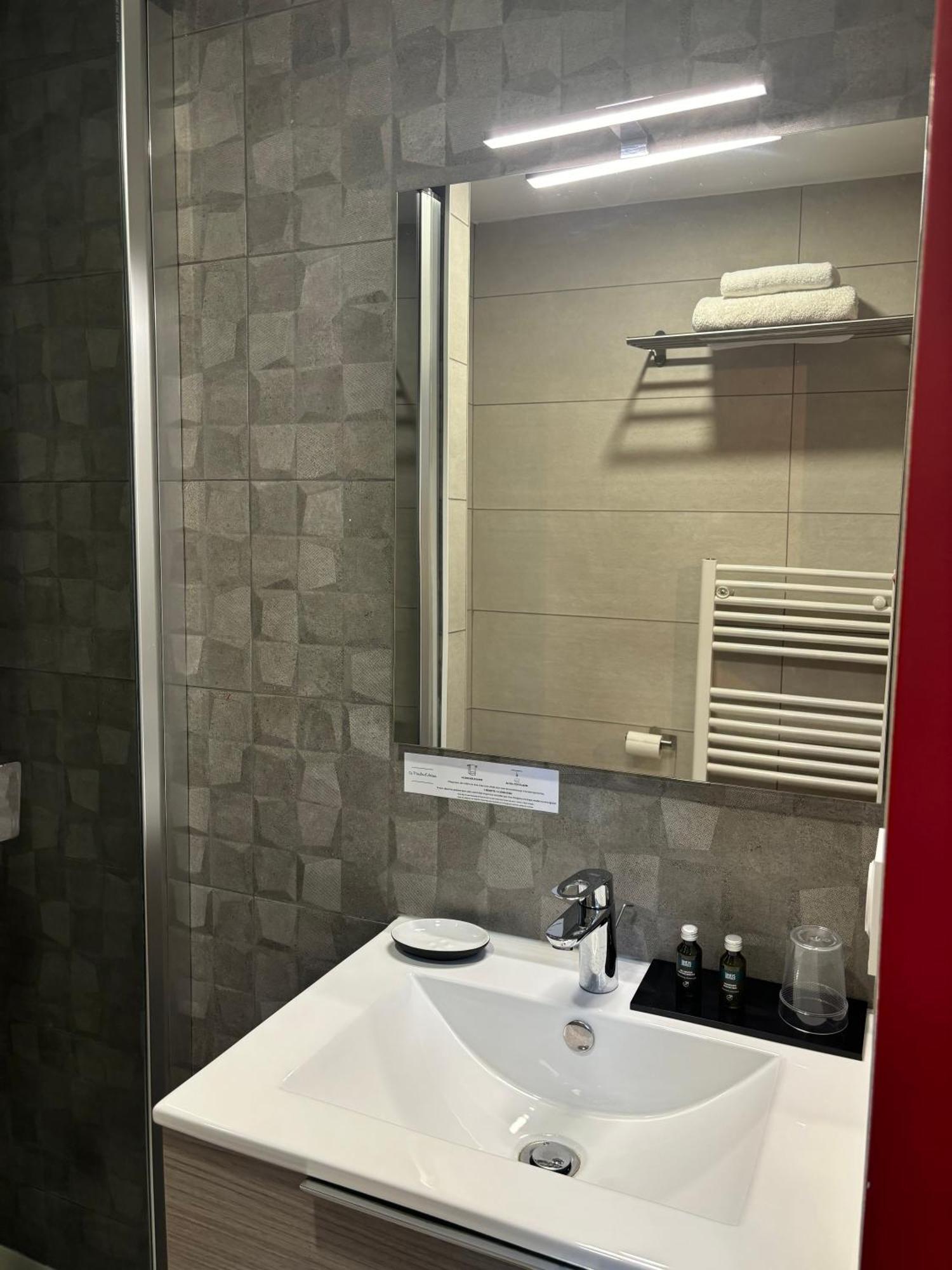 Logis Hotel-Restaurant - Le Moulin D'Artres Ngoại thất bức ảnh